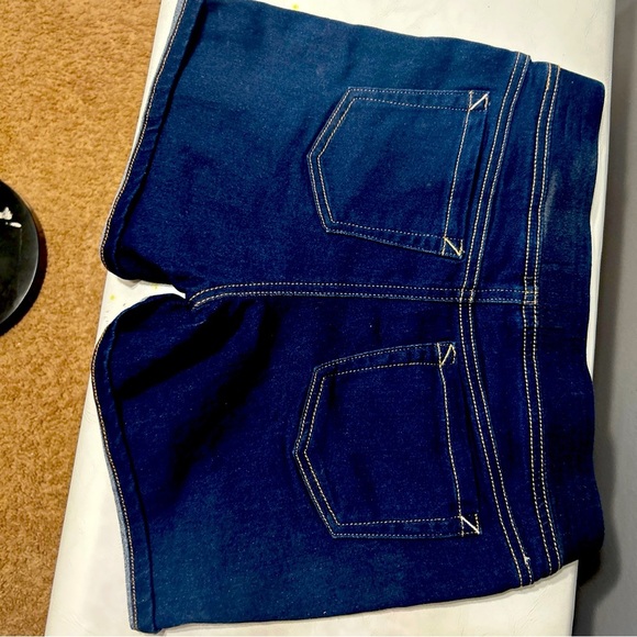 Lei Dark Wash Casual Denim High~Waisted Jean Shorts Size Large - Picture 4 of 6